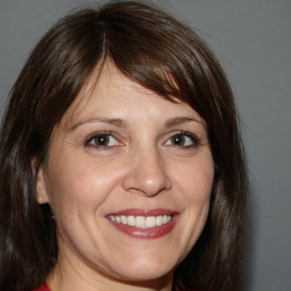 Portrait of Siobhán Fionnuala, investment analyst and instructor